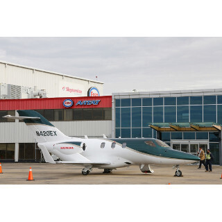 ホンダジェット、4月にも日本初飛行へ - 1週間で全国数カ所を巡回