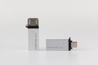 フリーコム、Android / PCで使えるOTG対応の小型USBメモリ
