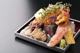 東京都港区に、カニを気軽に食べられる「蟹SAKABA」がオープン