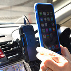 サンコー、置くだけで充電もできるiPhone用車載ホルダー発売