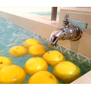 1日限定! 都内の銭湯にグレープフルーツがプカプカ浮かぶ湯が登場
