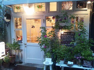 東京都・黒猫茶房で「にゃんにゃん写真展」開催