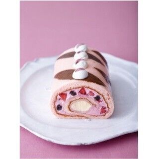 パティスリー キハチ、桜餅をイメージした「桜のクリームロール」を発売