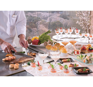 東京都千代田区のホテルで、桜を見ながら鉄板焼が味わえるブッフェ開催