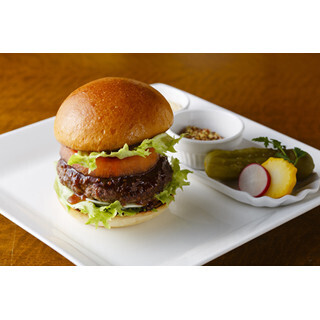 1日20食限定! 横浜のホテルで「生粋かながわ牛」のハンバーガーランチ