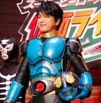 及川光博が仮面ライダー3号のマスクオフ姿をお披露目「自分の変身シーンは12回観ました」