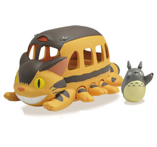 足をパタパタ動かして走る「ネコバス」の小物入れ