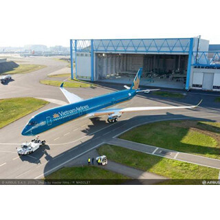 エアバス、ベトナム航空のA350XWB初号機をロールアウト - アジア初