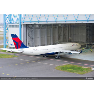 エアバス、最大離陸重量242tのA330をデルタ航空にロールアウト
