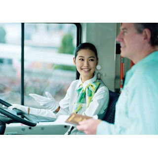 京浜急行バス、羽田空港間無料連絡バスを女性運転士に切り替え--制服も一新