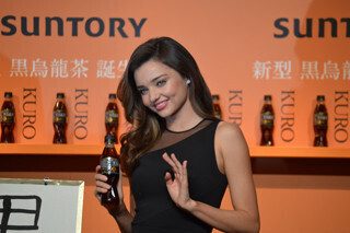 美しすぎるウオーキングを披露したミランダ・カーが美ボディーの秘訣を告白