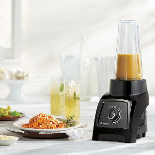 Vitamix、パワフルな1人用ブレンダー - そのまま持ち出せるタンブラー付き