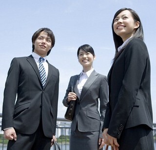 人生の門出「就職」。「就職祝い」をもらった先輩たちは何割くらい？