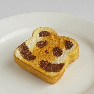 "こんがりパンダトースト"のブローチ