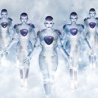 ももクロメンバーが超リアルなフリーザに! 公式サイト写真を乗っ取り