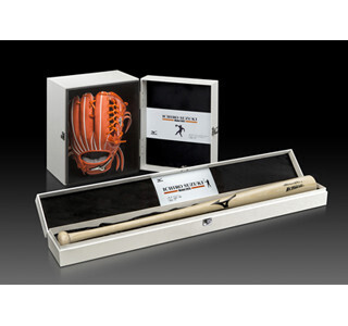 イチローの2015年版バット&グラブのレプリカが発売