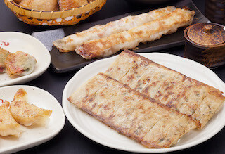 東京都「浪花ひとくち餃々 錦糸町店」が、21種類の餃子食べ放題を実施