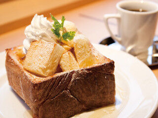 東京都台東区に、デニッシュ食パン&quot;MIYABI&quot;のカフェ登場--焼きたてパン45種