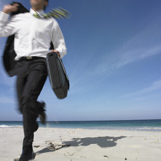 「朝型勤務」推進で夏の生活スタイル変革を - 厚労大臣らが経団連に要請