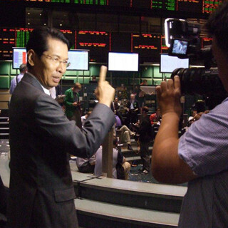 25歳のあなたへ。これからの貯"金"講座 (10) 米国から逃避するマネー - 株価2万円突破の推進力に