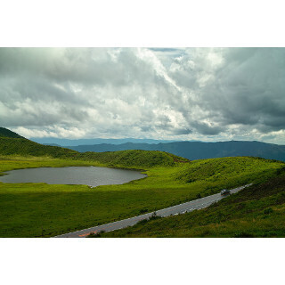 地元の”最強”絶景教えて! (2) 次から次へと絶景の連続! 壮大すぎる草原に寝っ転がれば幸せが湧いてくる