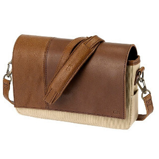 トランス、リコー監修の「GR」用カメラアクセサリ - 栃木レザー製