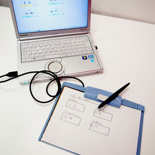 アナログとデジタルの同時入力を実現するバインダー型入力装置を開発-ワコム