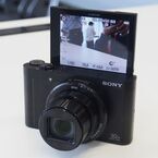 ソニー、世界最小の光学30倍ズームカメラ「WX500」