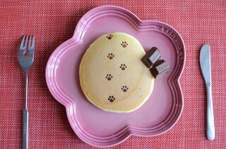 肉球の焼きゴテを使って足跡つきパンケーキをつくってみた