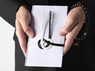 香典袋の選び方 御霊前と御佛前、御香典の違い