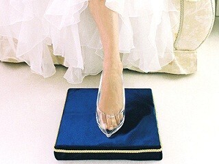 本当に履ける「ガラスの靴」が登場