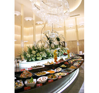 東京都・日比谷のビュッフェレストランが、今だけ10年前の価格で提供