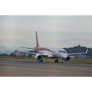 MRJ、初号機による低速走行試験の写真・動画を公開