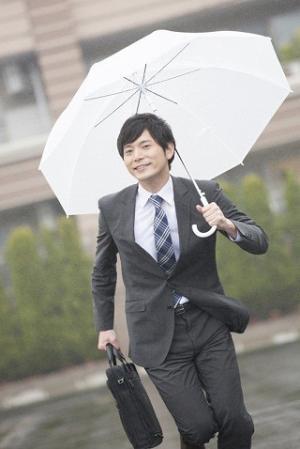 理系男子の服装術 (20) ビニール傘はビジネススタイルに似合わない?