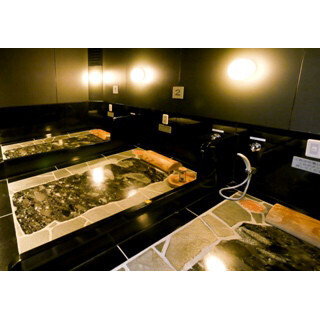 東京都・巣鴨の天然温泉はここがスペシャル! 一枚岩の岩盤浴も