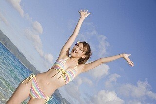 新婚旅行の行き先は「国内」が27.1% - 人気は「沖縄」「北海道」「京都」!