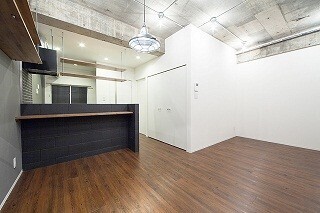 "モテ男"のためのバーカウンター付き賃貸リノベーションが登場