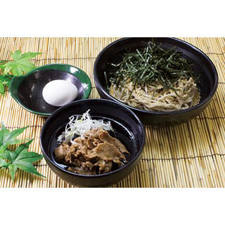 大阪府・梅田の阪急そばで1店限定「牛肉つけそば・うどん」発売!