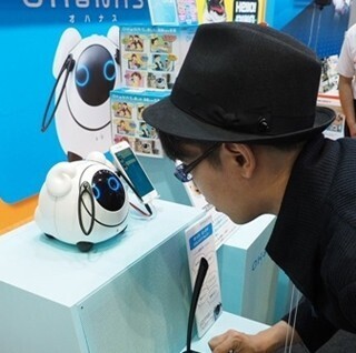 「東京おもちゃショー2015」で話題のクラウド型ロボット「OHaNAS」とお話してみた