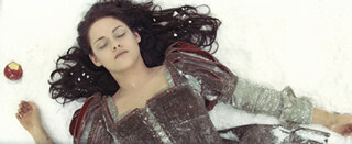 ゴールデンラズベリー賞に輝いた”最低”映画「スノーホワイト」と「バトルシップ」は実はこんなにおもしろい! (1) もの◯け姫オマージュ？な「スノーホワイト」