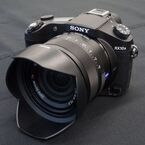 ソニー、1型センサー搭載のF2.8 24-200mmズームカメラ「RX10 II」