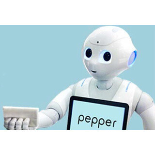 ヒト型ロボ「ペッパー」派遣第1号の仕事は鳥取すいか柄のエプロンで観光PR