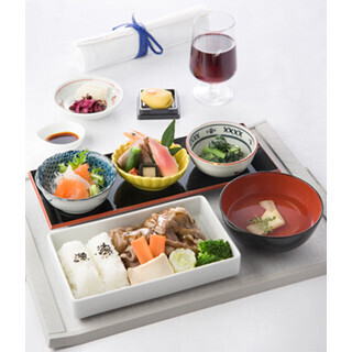 エールフランス、本格和食を機内食で提供 - 牛すき焼きや上生菓子も