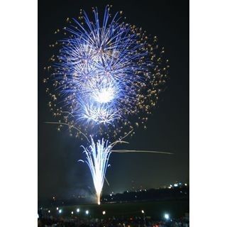 東京都で「葛飾納涼花火大会」開催! 花をイメージした花火など約1万3,000発