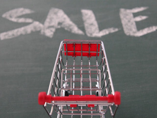 セールや割引は本当に「得」? - お金を貯めるために大事なこと