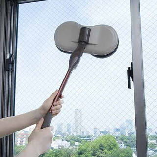 フローリングの目地もキレイにできる回転モップクリーナー