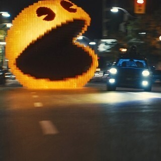 口のパクパク頻度も再現! パックマンとの攻防映す『ピクセル』本編映像公開