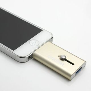 STAYER、Lightning端子とUSB 3.0端子を搭載した32GBフラッシュメモリ