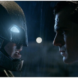 『バットマンvsスーパーマン』怒涛の対決シーン初公開! 熱狂誘った特別映像