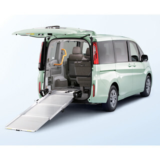 ホンダ「ステップ ワゴン/ステップ ワゴン スパーダ」に車いす仕様車を追加